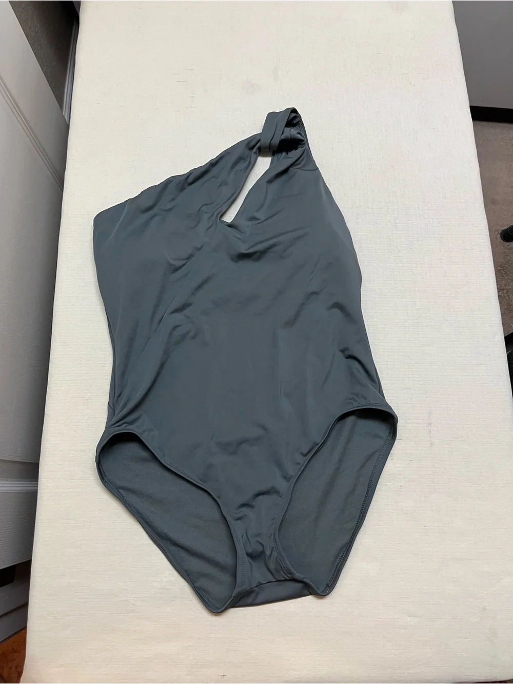 Carmen Marc Valvo size 14 palm green one shoulder swimsuit